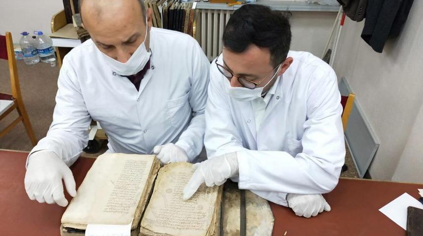 Erzurum'daki kütüphanede Kadı Beyzavi'ye ait 750 yıllık Kur'an tefsiri nüshası bulundu