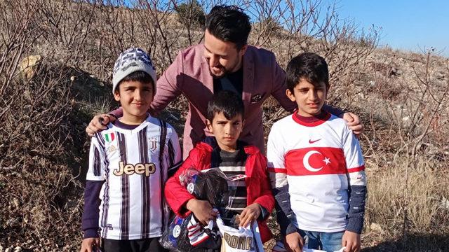 Gaziantep kırsalındaki öğrencilere Ronaldo forması