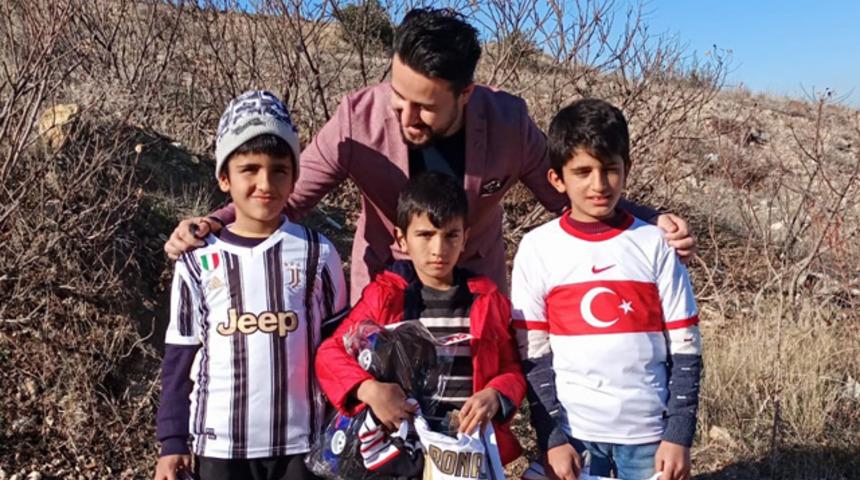 Gaziantep kırsalındaki öğrencilere Ronaldo forması