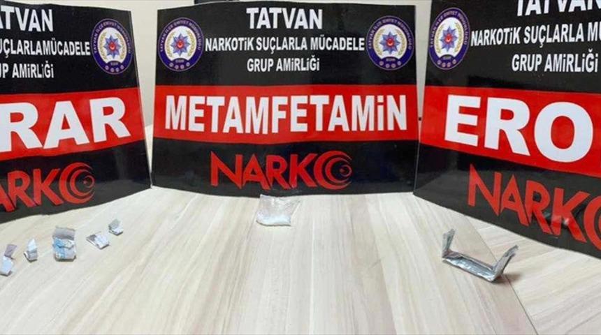 Bitlis'te sokağa &ccedil;ıkma kısıtlamasını ihlal eden 3 uyuşturucu ş&uuml;phelisine 3 bin 150'şer lira ceza