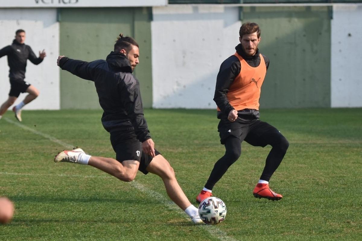 Namağlup lider taktik &ccedil;alıştı