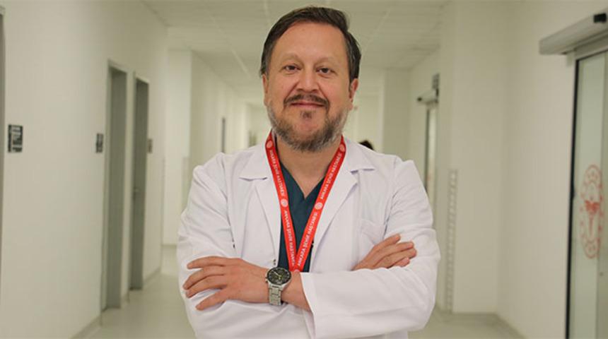 Prof. Dr. Oğuztürk: Yumruk yumruğa tokalaşma da tehlikeli 