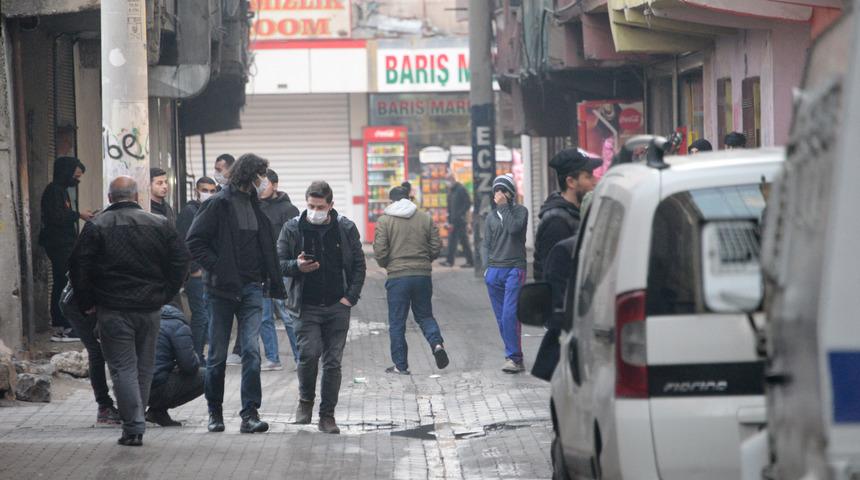 Gürültü iddiasıyla tartıştığı komşusunu tabancayla vurdu