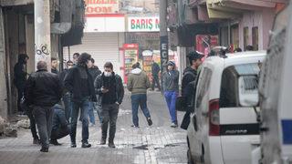 Gürültü iddiasıyla tartıştığı komşusunu tabancayla vurdu