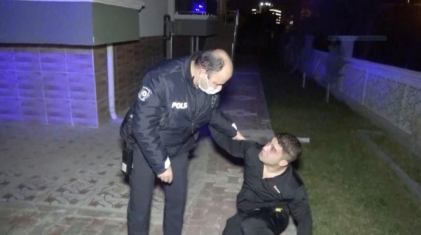 Polisin elini tuttu, ağlayarak yalvardı: Beni babamın mezarına götürün