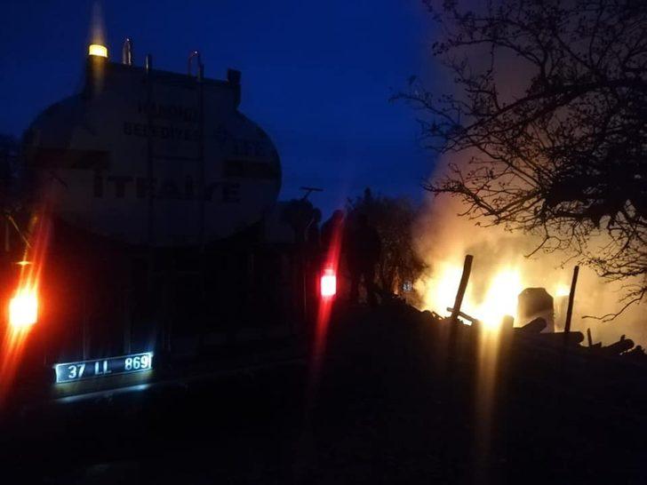 Kastamonu’da çıkan yangında iki katlı ev kullanılamaz hale geldi G3