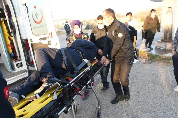 Müstakil evin çatısından düşen yaşlı adam yaralandı G2