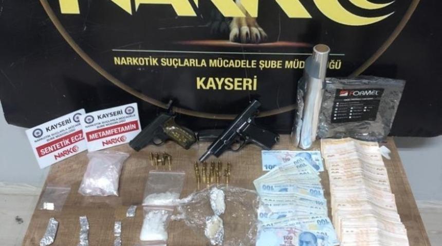 Kayseri polisinden uyuşturucu operasyonu: 4 g&ouml;zaltı