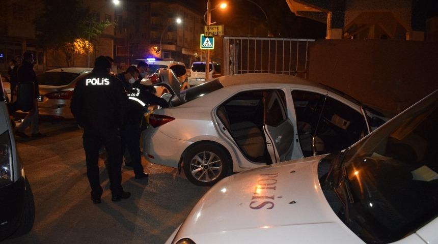 Malatya'da polisin dur ihtarına uymayan sürücü otomobili bırakıp kaçtı
