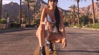 Hande Erçel, Top Beauty World 2020'nin listesinde dünyanın en güzel kadını seçildi