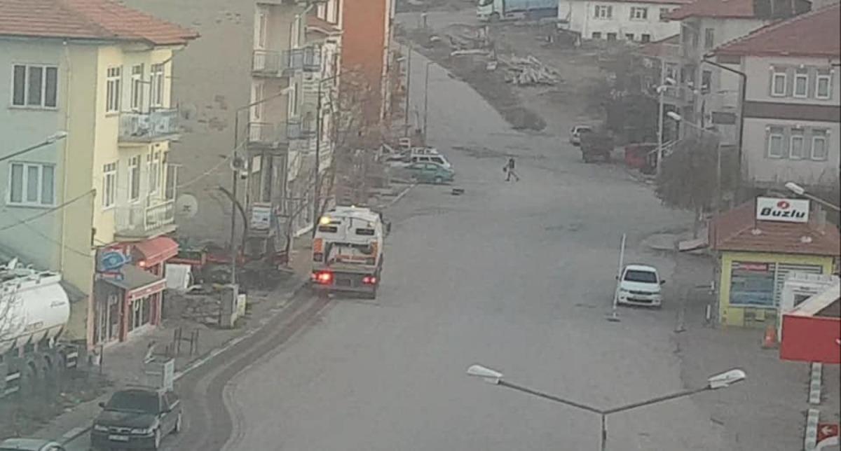 Altıntaş&rsquo;ta t&uuml;m sokaklar temizlendi