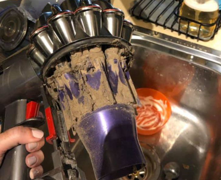 En kirli sır! Şoke eden fotoğraf, hepimizin yaptığı temizlik hatasını gösteriyor