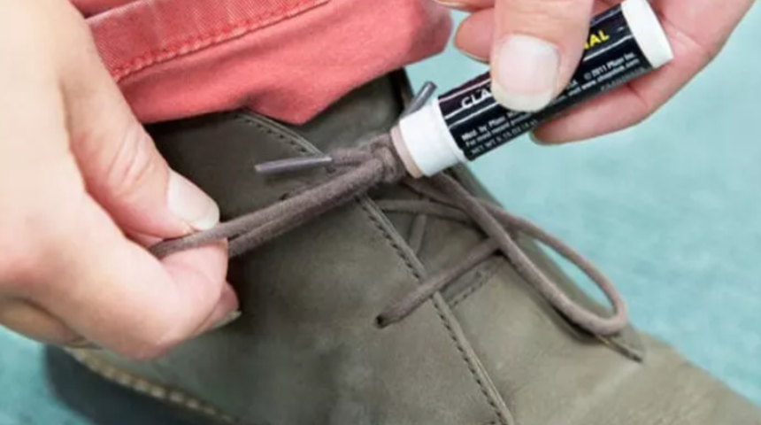 Kesin &ccedil;&ouml;z&uuml;m! &Ccedil;&ouml;z&uuml;len ayakkabı bağcığına bunu s&uuml;rmek kimin aklına gelirdi