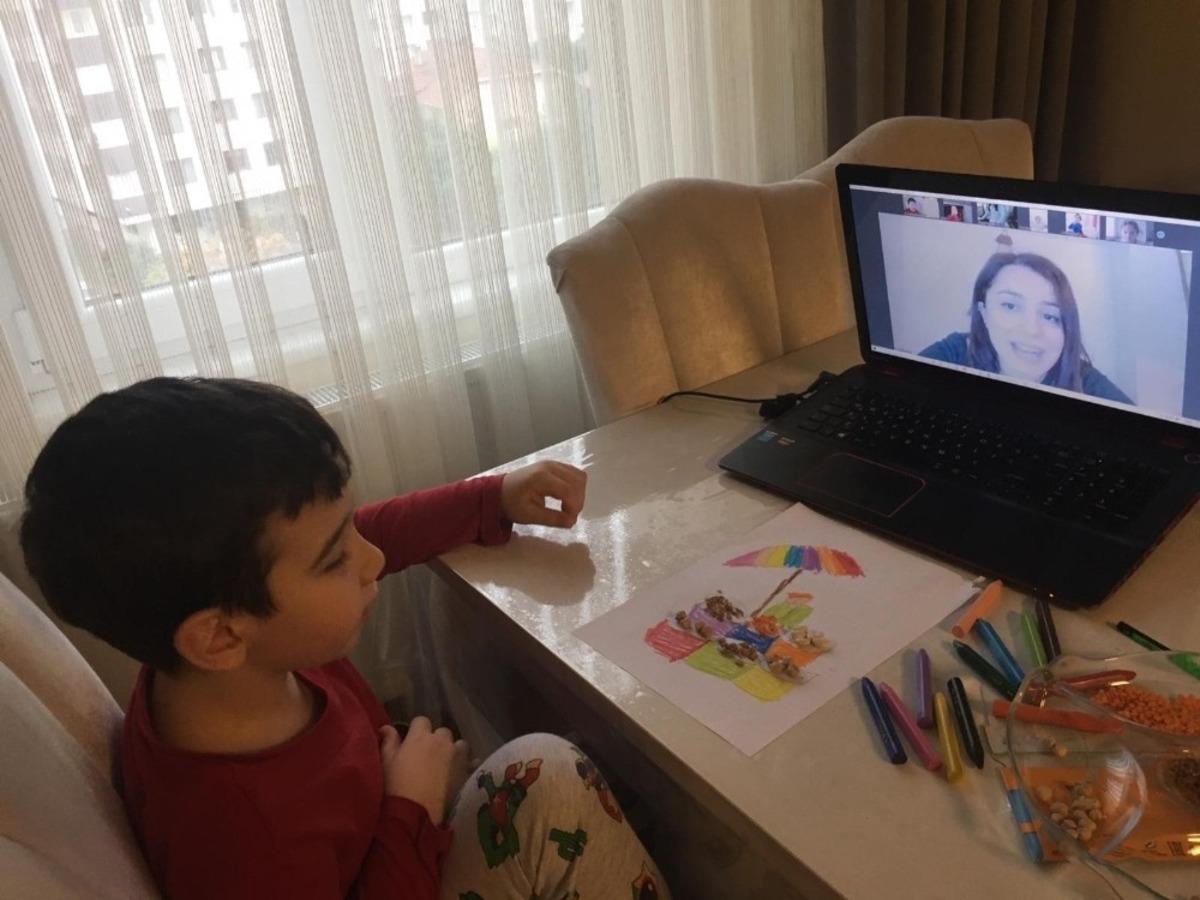 Kartallı minikler eğitime ekranları başında devam ediyor