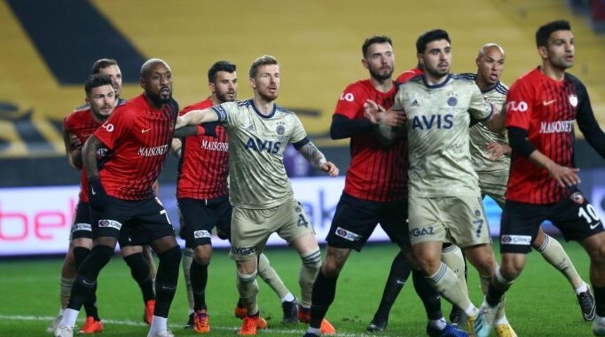 Fenerbahçe'nin kalesine gelen gol oluyor