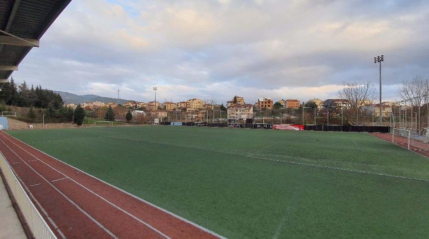 Derince Stadyumu&rsquo;nun &ccedil;im sahası yenileniyor