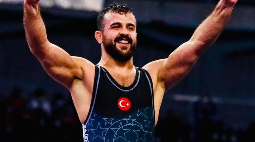 AD&Uuml; &ouml;ğrencileri başarıları ile gururlandırıyor