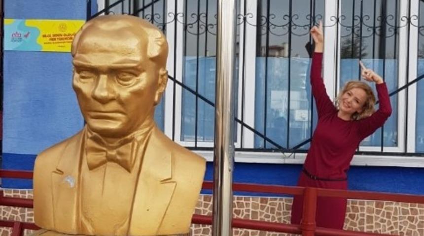 Eskişehirli &ouml;ğretmen K&uuml;resel &Ouml;ğretmen &ouml;d&uuml;l&uuml; aldı