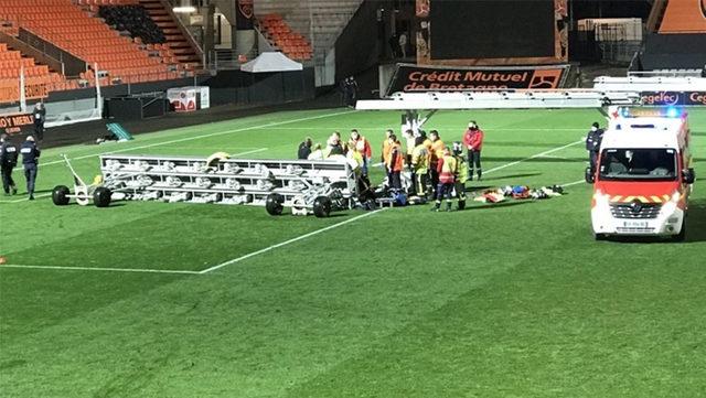 Lorient-Rennes maçında trajik ölüm! Projektör ışığı üstüne düştü