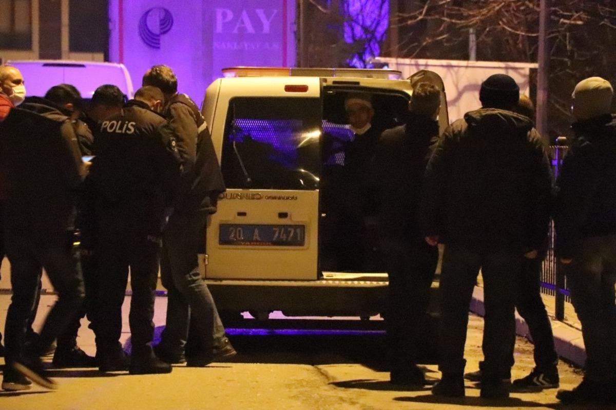 Atat&uuml;rk b&uuml;st&uuml; ve T&uuml;rk bayrağına zarar vermeye &ccedil;alışan ş&uuml;pheli tutuklandı