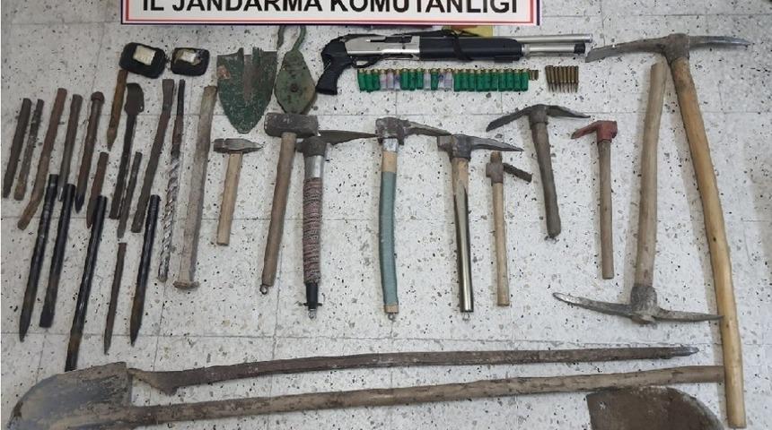 Niğde&rsquo;de define arayan 8 kişi yakalandı