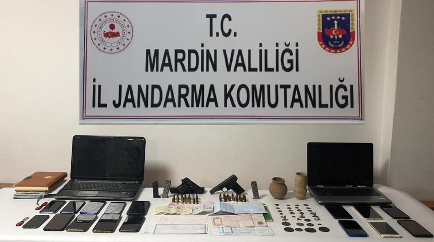 Mardin&rsquo;de tefeci ve bahis &ccedil;etesine jandarmadan şafak operasyonu: 15 g&ouml;zaltı