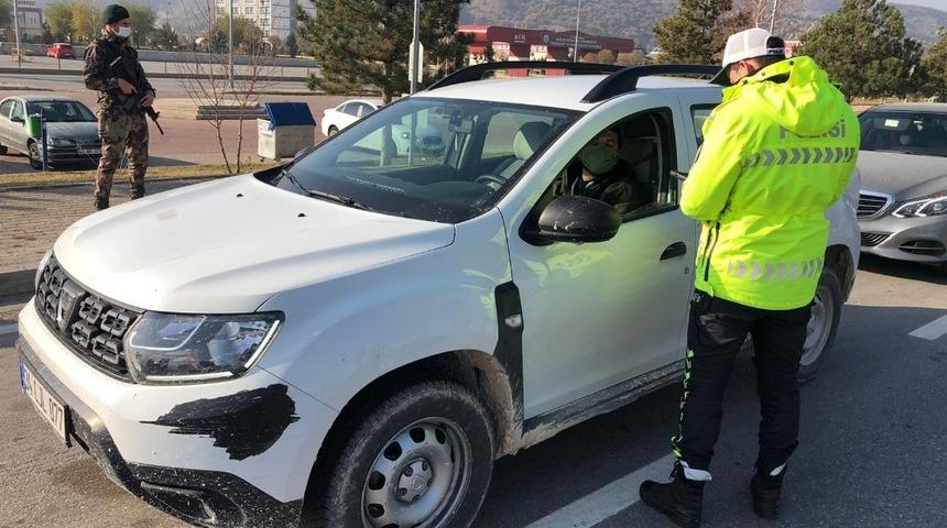 Afyonkarahisar’da kısıtlamaya uymayan 91 kişi hakkında işlem yapıldı