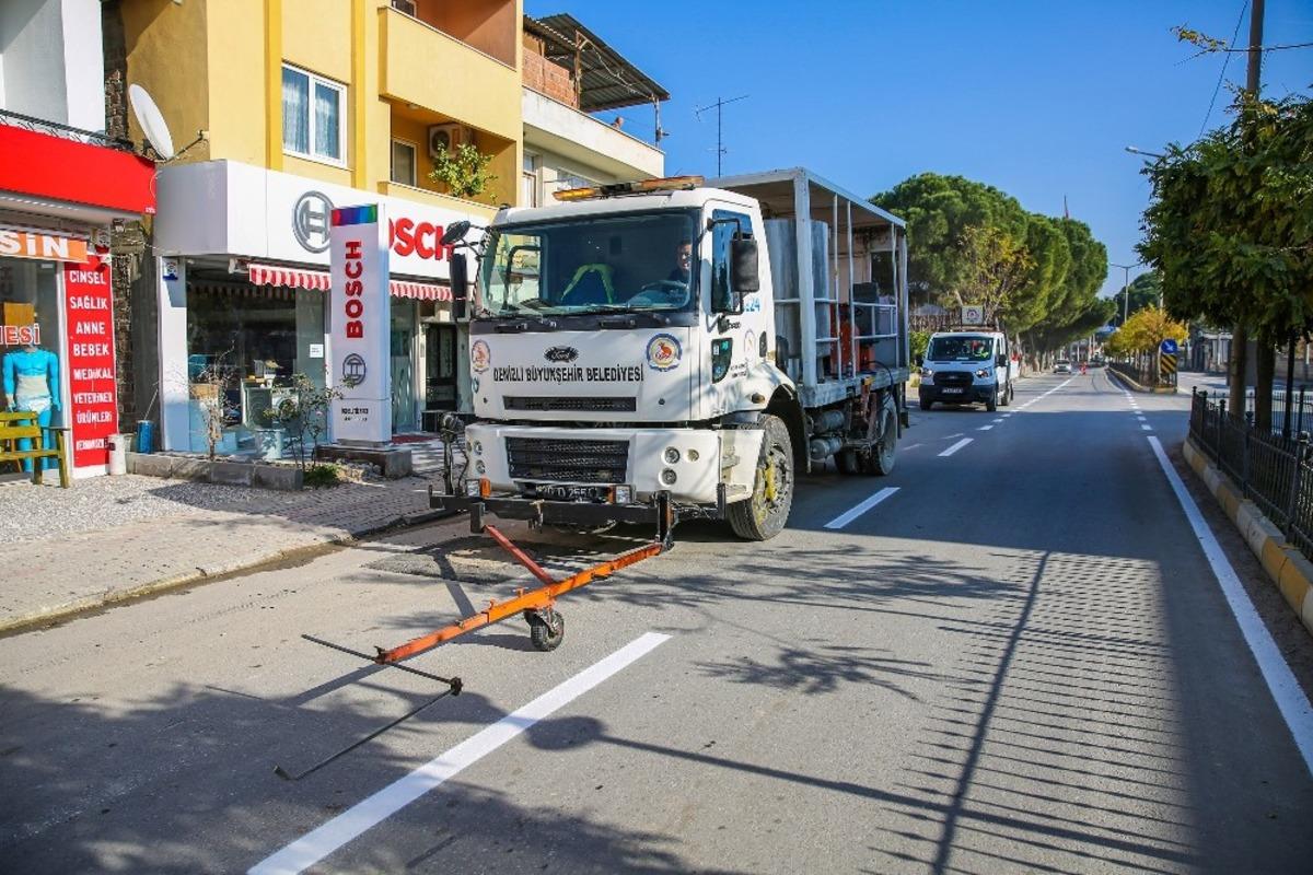 Sokağa &ccedil;ıkma kısıtlamasında yol &ccedil;izgileri yenilendi
