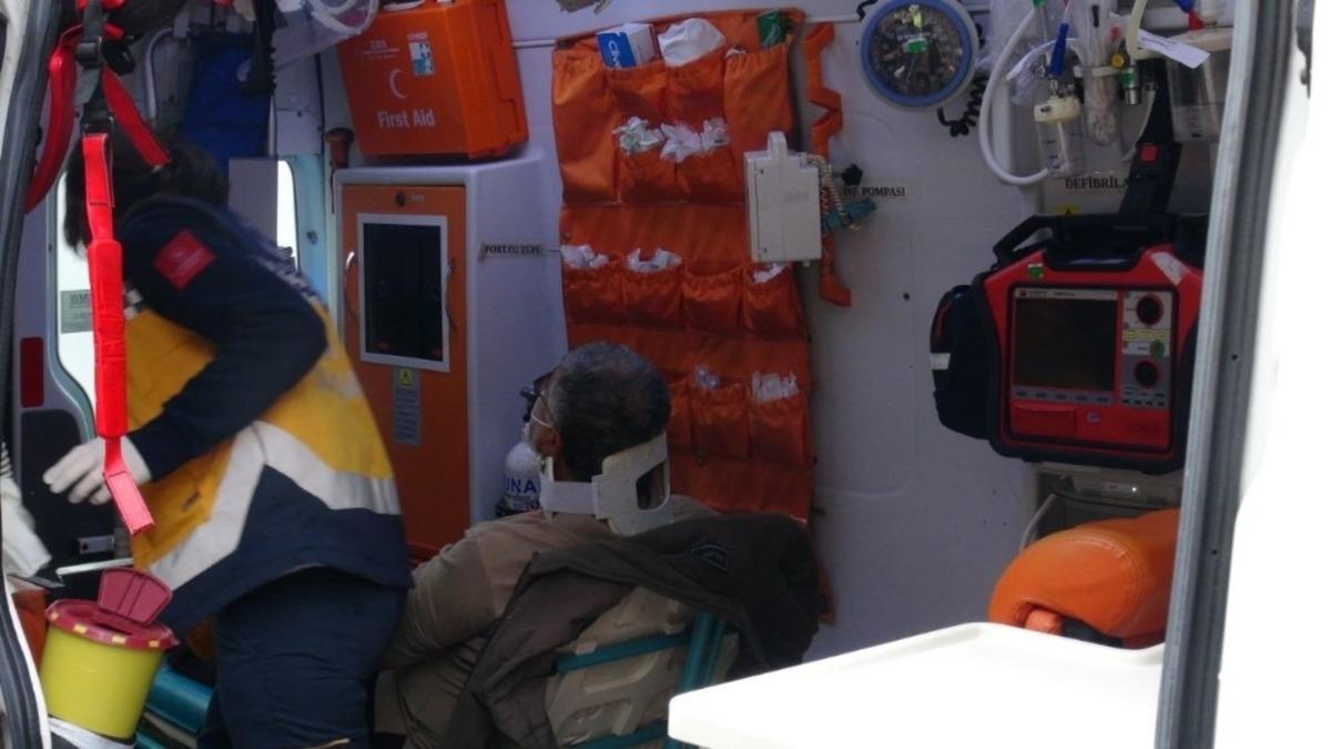 Bariyerlere &ccedil;arpan otomobilin s&uuml;r&uuml;c&uuml;s&uuml; yaralandı