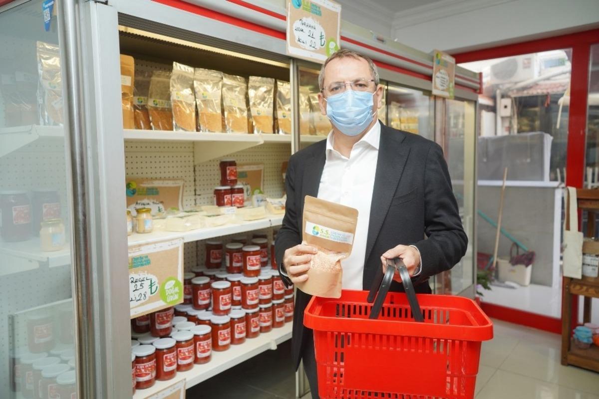 Ayvalık&rsquo;ta &Uuml;retim ve Pazarlama Kooperatifinin satış mağazası a&ccedil;ıldı