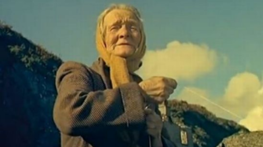 T&uuml;m k&ouml;y&uuml; su bastıktan sonra 47 yıl boyunca tek başına yaşadı!