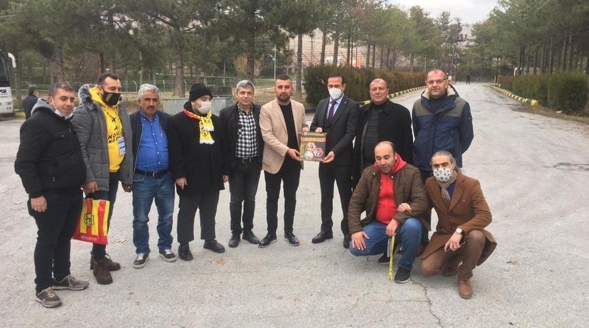 Derginin ilk sayısı Kulüp Başkanı Adil Gevrek’e verildi