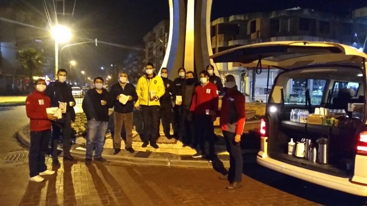 Salihli Kızılay, kısıtlamada g&ouml;rev başındakileri unutmadı