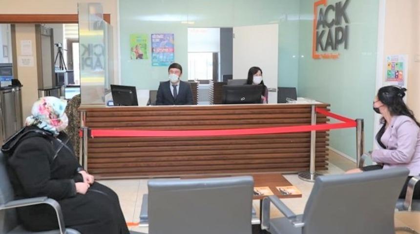 A&ccedil;ık Kapı, y&uuml;zleri g&uuml;ld&uuml;r&uuml;yor