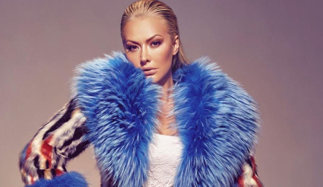 &Uuml;nl&uuml; şarkıcı Aylin Coşkun'u g&ouml;renler şoke oldu! Bambaşka biri oldu 