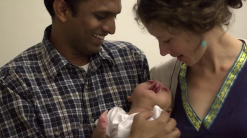 Yüzü diğer bebeklerden farklı olduğu için hastanede terkedilen bebeği hemşire ve eşi evlat edindi!