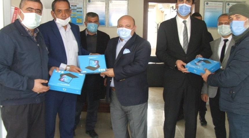 Yerk&ouml;y Ticaret Borsası&rsquo;ndan 55 &ouml;ğrenciye tablet