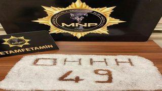 Muş'ta polisler ele geçirdikleri uyuşturucuyla ohh yazdı