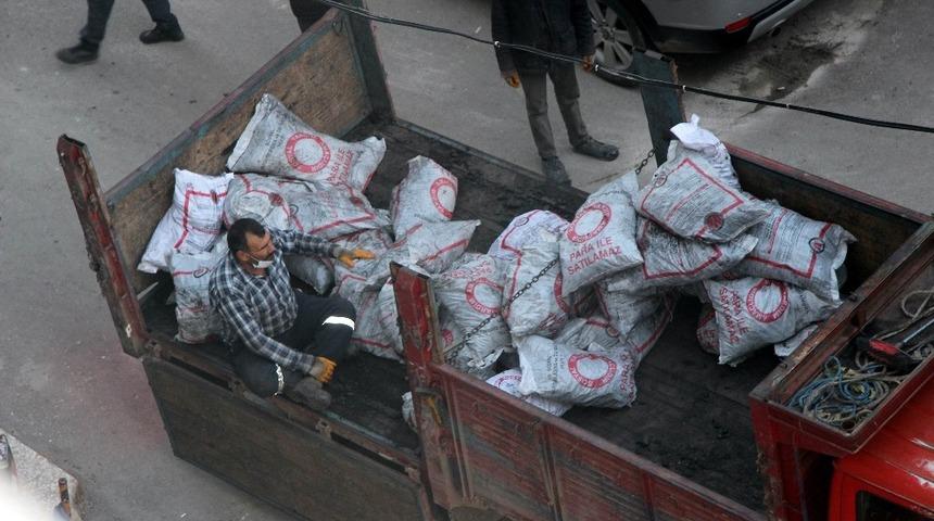 Kilis&rsquo;te 14 bin dar gelirli aileye k&ouml;m&uuml;r dağıtımı s&uuml;r&uuml;yor
