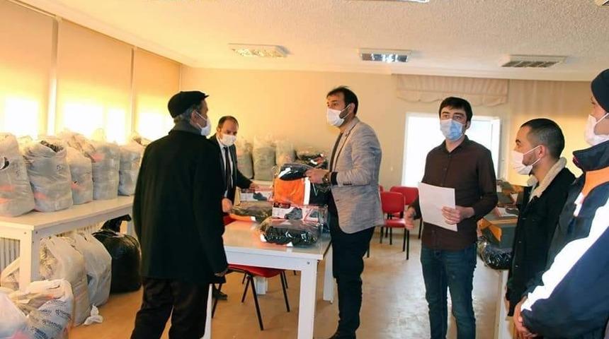 Sahada &ccedil;alışan personele kışlık kıyafet