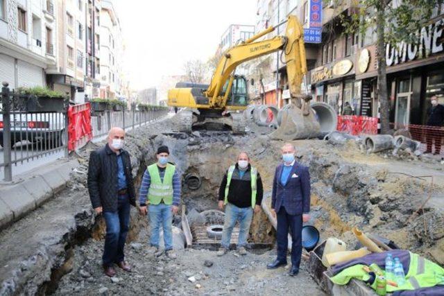 Bayrampaşa’da yol ve kaldırım yenileme çalışmaları devam ediyor