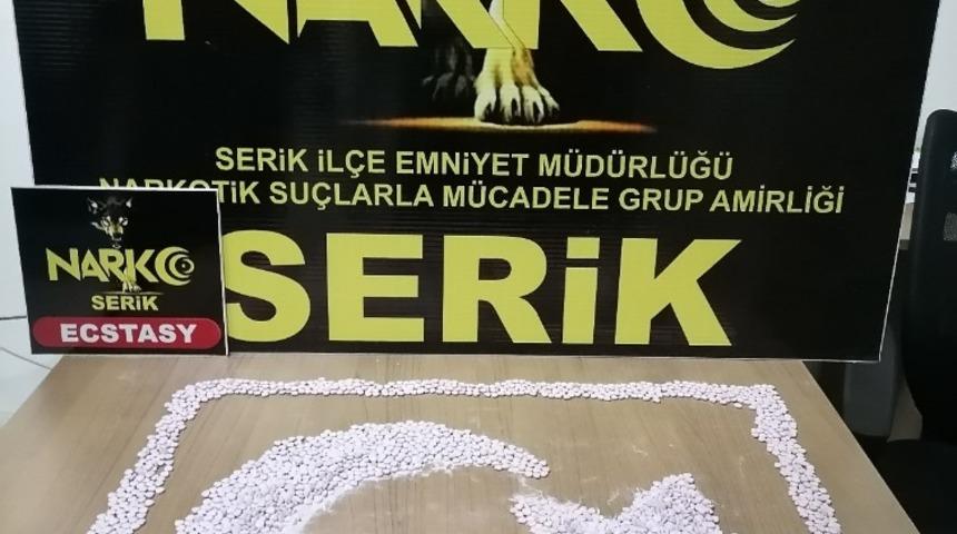 424 bin lira değerinde  5 bin 301 ecstasy hap ele ge&ccedil;irildi