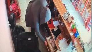 Antalya'da pişkin hırsız kasayı boşalttıktan sonra bahşiş bırakıp kaçtı