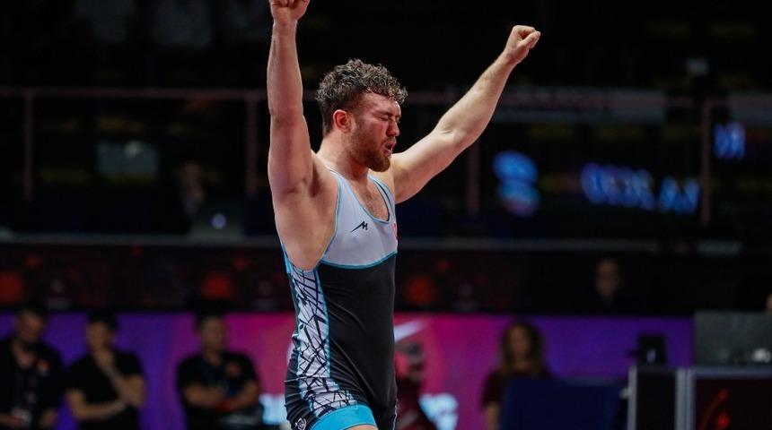 S&uuml;leyman Karadeniz, D&uuml;nya Kupasında bronz madalya kazandı