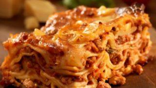 Lazanya hamuru nasıl yapılır? Evde lazanya yapımının püf noktları nelerdir? Lazanya malzemeleri nelerdir? Lazanya nasıl yapılır? Gelinim Mutfakta Lazanya tarifi