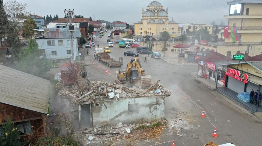 Başiskele&rsquo;de kent estetiğini bozan metruk binalar yıkılıyor