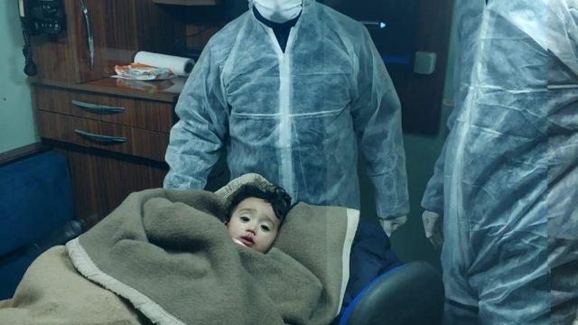 KKTC’de denizin içinde donmak üzere olan 1 yaşındaki göçmen bebek kurtarıldı