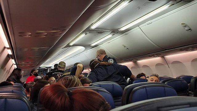 ABD’de bir yolcu uçakta Covid-19 nedeni ile hayatını kaybetti