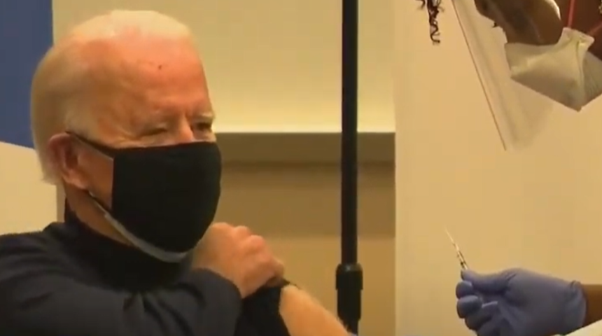 Joe Biden kameraların önünde koronavirüs aşısını oldu