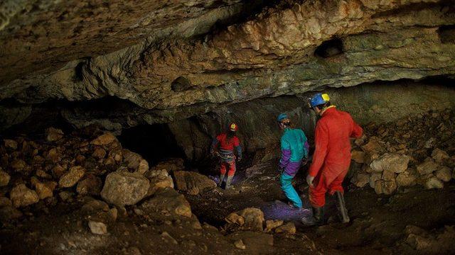 İspanya'nın kuzeyinde yer alan Burgos şehrindeki Sima de los Huesos adını taşıyan mağarada araştırmalar uzun zamandır sürüyor